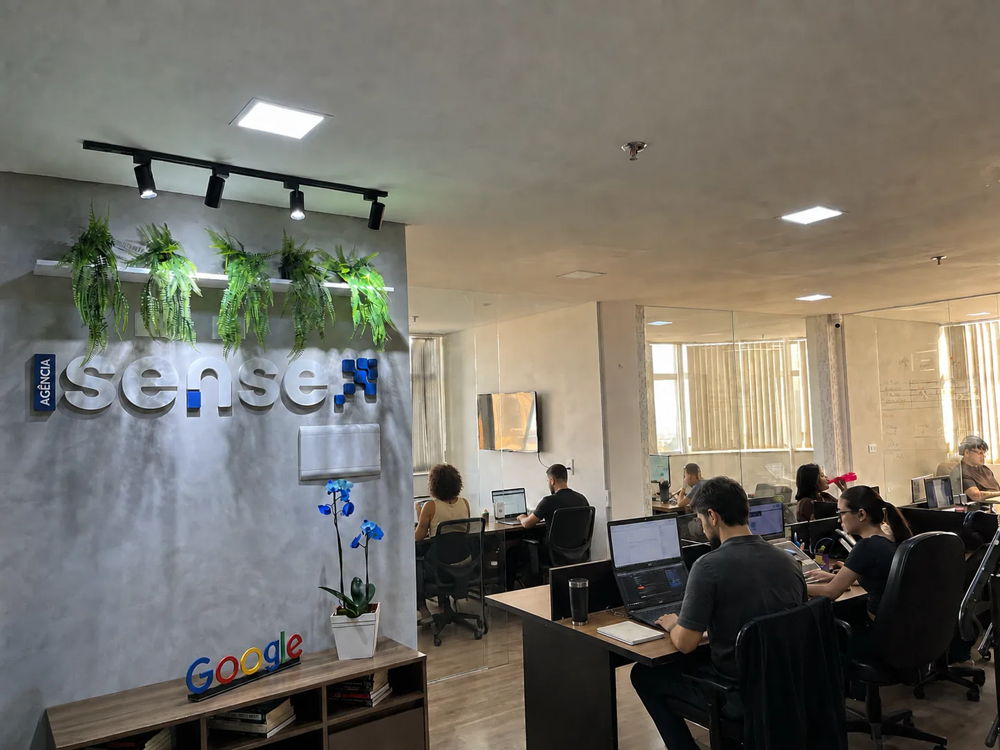 O dia a dia no escritório da Agência Sense