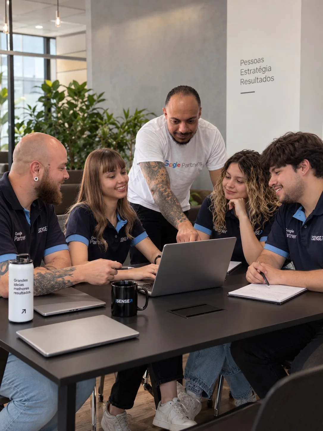 Referência visual: equipe reunida
